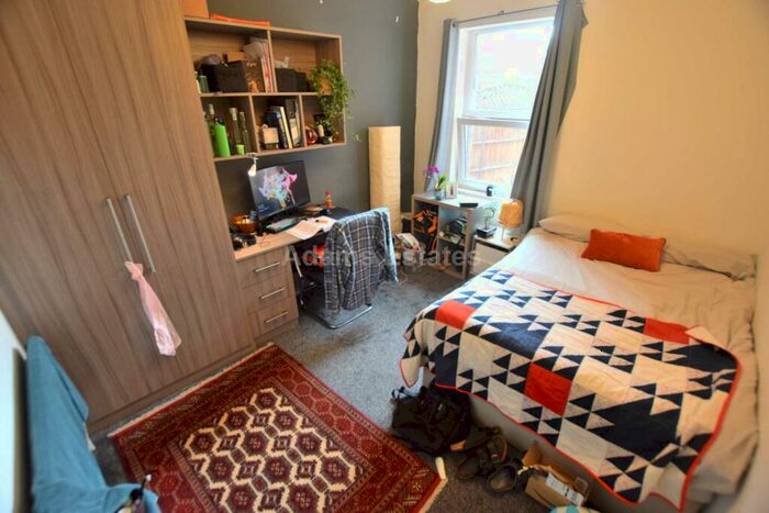 7 Bedroom End Of Terrace House To Rent In Erleigh Road, Reading, RG1