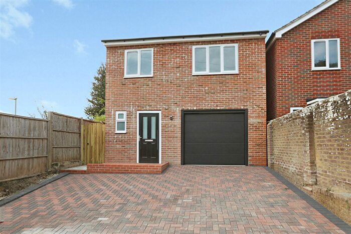 3 Bedroom Detached House For Sale In The Shrubbery, Gosport, PO12