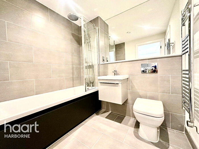 2 Bedroom Apartment To Rent In Brand New City Centre Apartment, B5