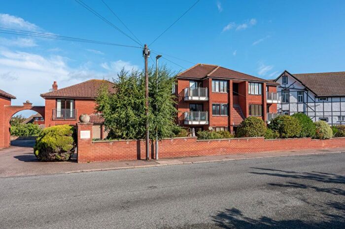 2 Bedroom Flat For Sale In Holt Road, Sheringham, NR26