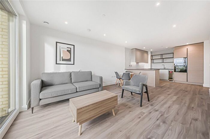 2 Bedroom Flat To Rent In Batchford House, London, SE3