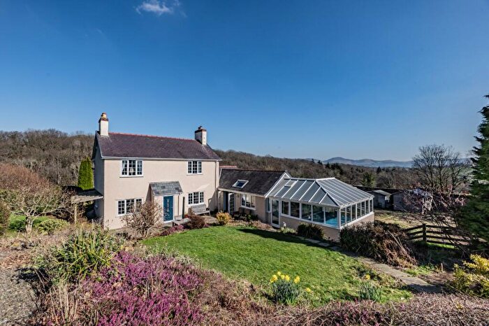 4 Bedroom Equestrian Facility For Sale In Ruthin, Denbighshire, LL15