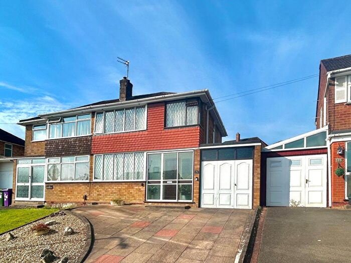 3 Bedroom Semi Detached House For Sale In Grosvenor Road, Ettingshall Park, Wolverhampton, WV4