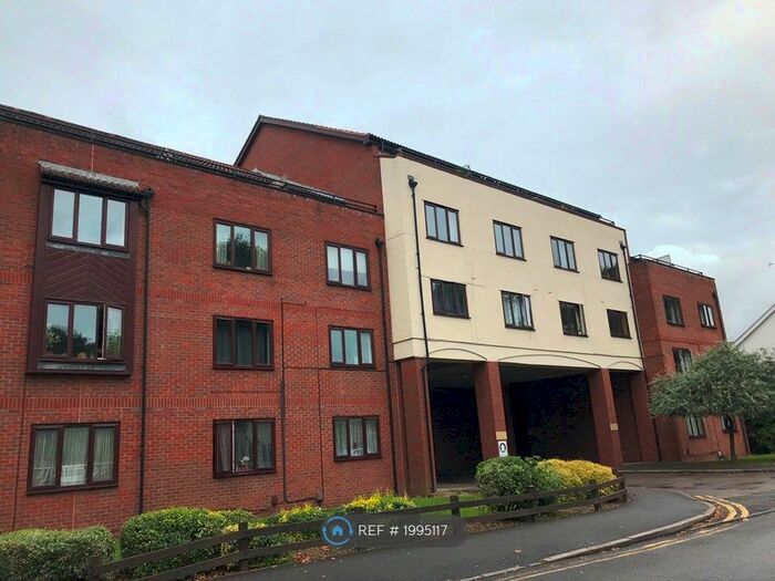 Studio To Rent In Romana Court, Staines, TW18