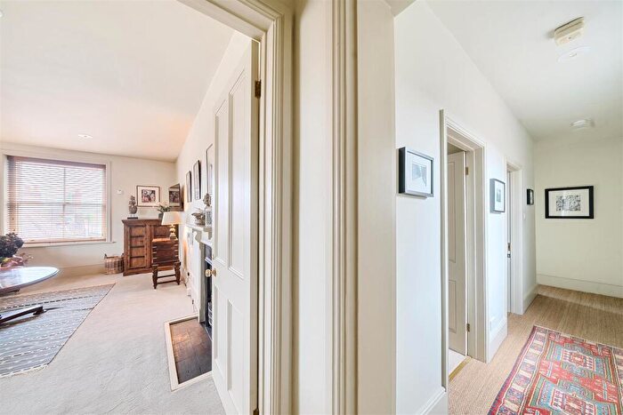 2 Bedroom Apartment To Rent In Kingsbury Square, Wilton, SP2
