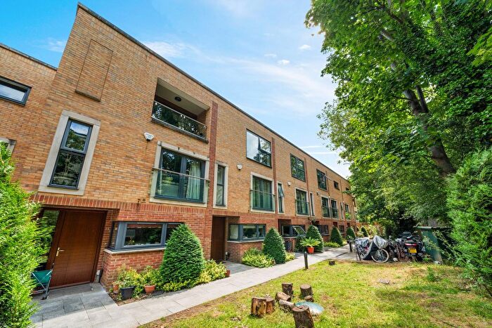 3 Bedroom Terraced House For Sale In Mount Pleasant Villas, N4