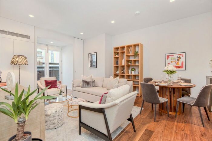 2 Bedroom Flat To Rent In Market Place, London, W1W