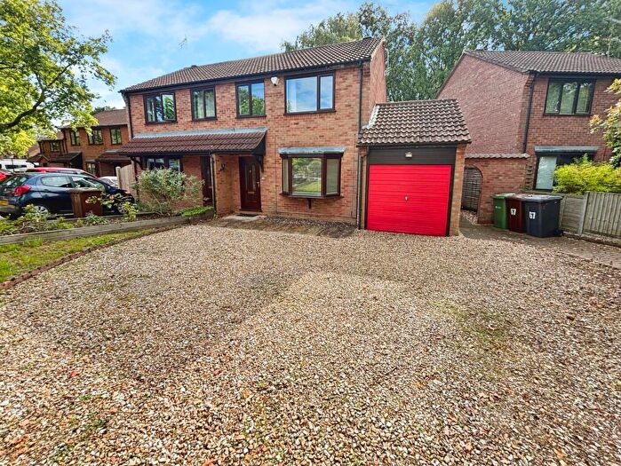 3 Bedroom Semi-Detached House For Sale In Woodvale Avenue, Lincoln, LN6