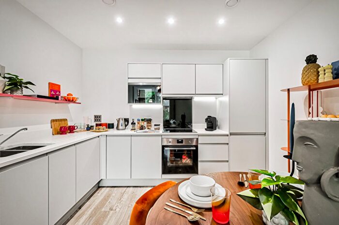 1 Bedroom Flat For Sale In High Road, Ilford, IG3