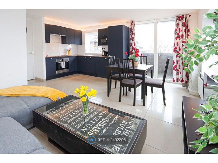 2 Bedroom Flat To Rent In Bevington Road, London, W10