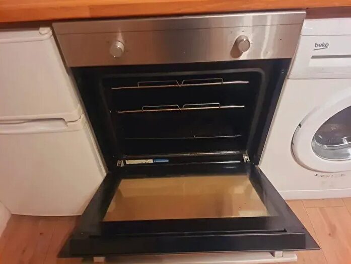 Studio To Rent In Cranfield Close, London, SE27