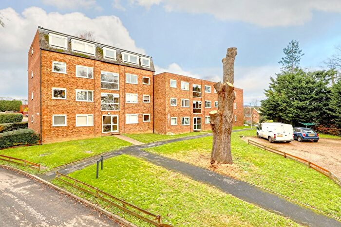 2 Bedroom Flat For Sale In Kestrel Court, Ware, SG12