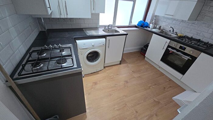 3 Bedroom Flat To Rent In North Road, Southall, UB1
