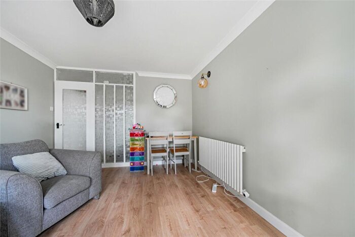 2 Bedroom Flat For Sale In Clarence House, Queens Road, Hersham, KT12