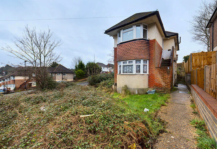3 Bedroom Maisonette To Rent In Vale Drive, Southampton, Hampshire, SO18