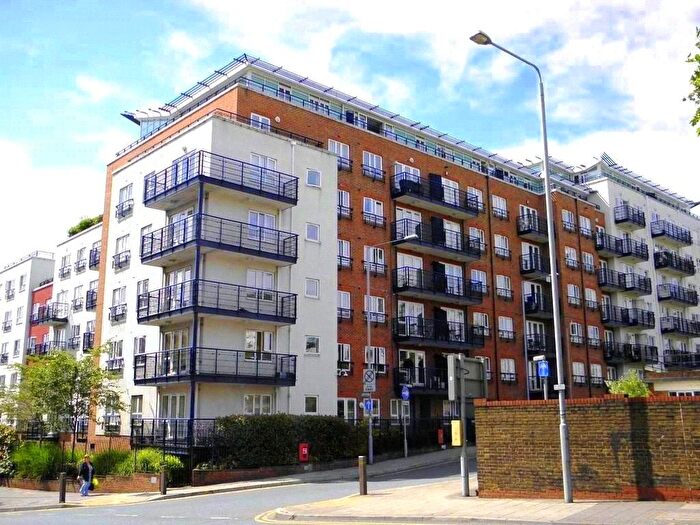 2 Bedroom Flat To Rent In Royal Quarter, Seven Kings Way, Kingston Upon Thames, KT2