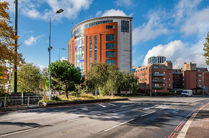 2 Bedroom Apartment For Sale In Kennet Street, Reading, Berkshire, RG1