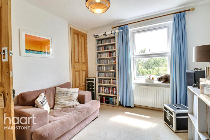 3 Bedroom Semi Detached House For Sale In Prospect Place, Maidstone, ME16