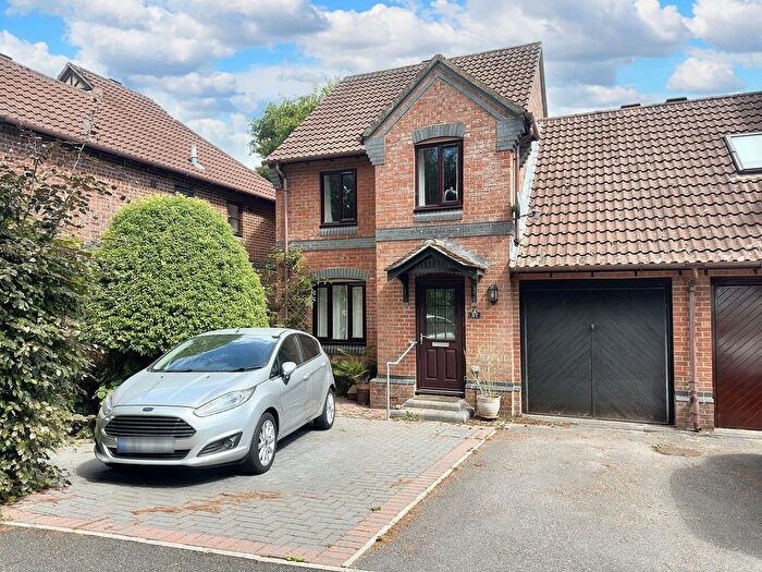 3 Bedroom Link Detached House For Sale In Oaklands Way, Dibden Purlieu, SO45
