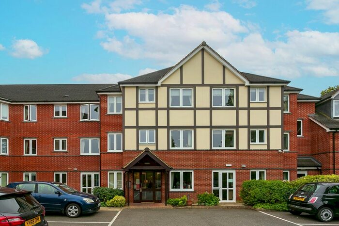 1 Bedroom Flat To Rent In Hempstead Road, Watford, Hertfordshire, WD17