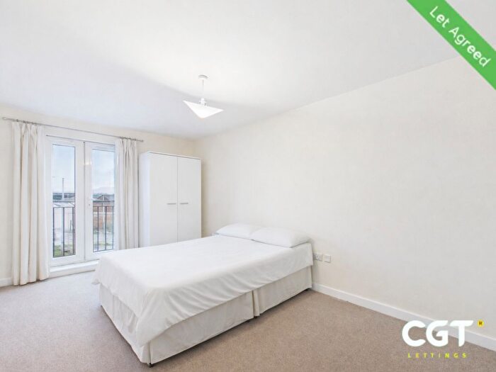 2 Bedroom Flat To Rent In Lime Court, Great Western Road, Gloucester, GL1