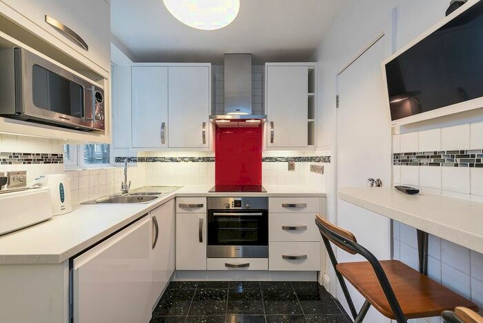 2 Bedroom Flat To Rent In Colney Hatch Lane, London N10