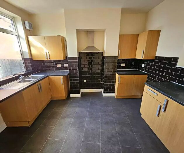 3 Bedroom End Of Terrace House To Rent In Vernon Road, Oldbury, B68