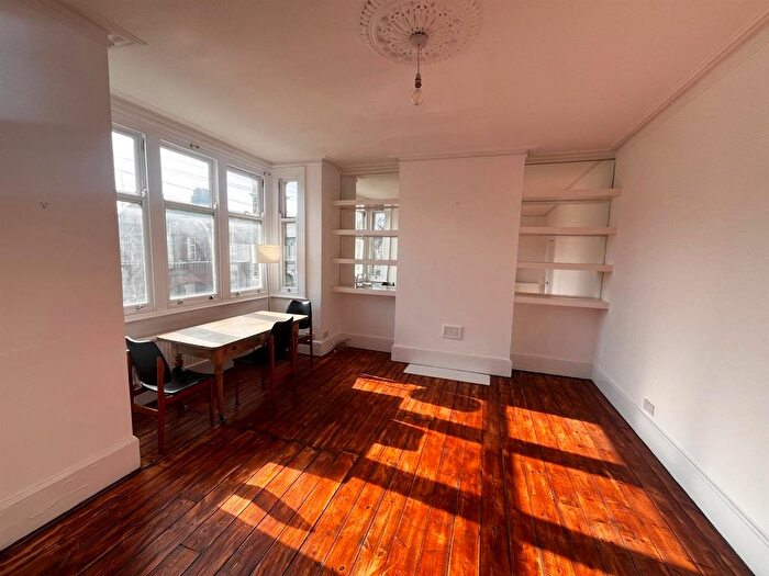 2 Bedroom Flat To Rent In Clifford Gardens, Kensal Rise, NW10