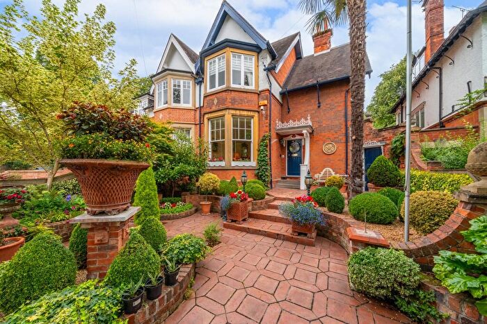3 Bedroom Semi-Detached House For Sale In Mapperley Hall Drive, Mapperley Park, NG3