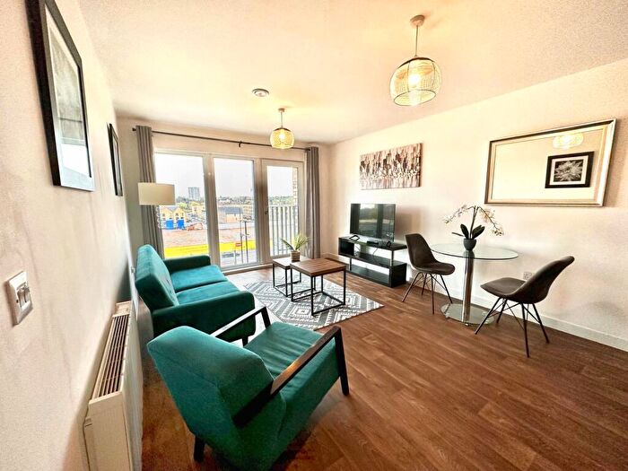 2 Bedroom Apartment To Rent In Washington Apartment, Lexington Gardens, Park Central, Birmingham, Birmingham, B15