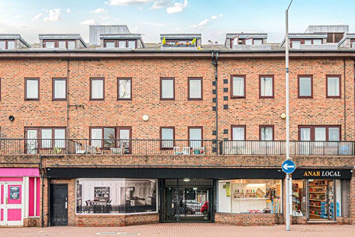 2 Bedroom Flat For Sale In Old London Road, Kingston Upon Thames, KT2