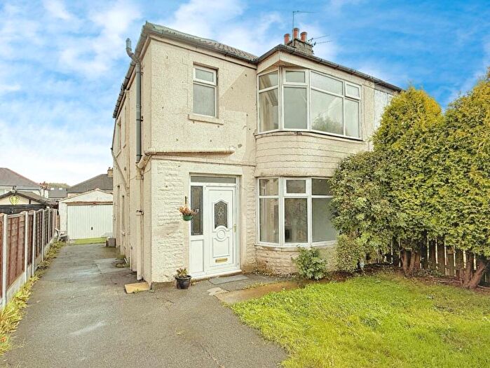 3 Bedroom Semi-Detached House For Sale In Ederoyd Grove, Stanningley, Pudsey, LS28
