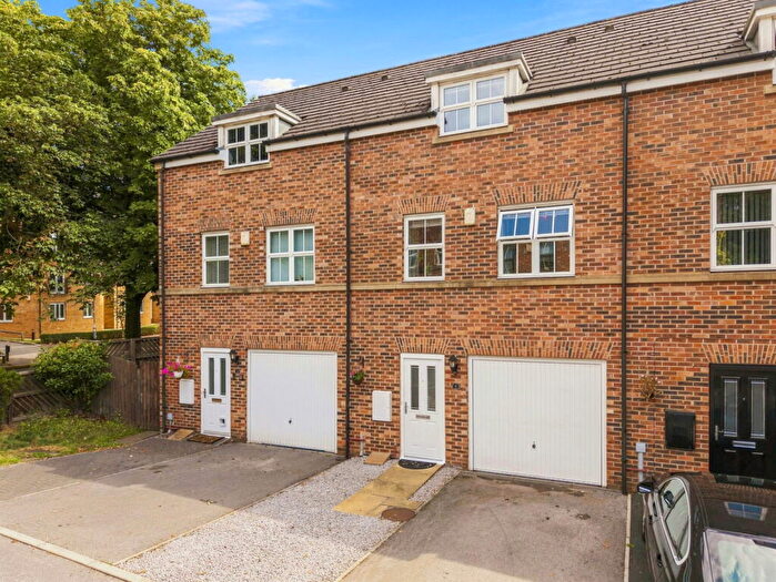3 Bedroom Town House For Sale In Beech Court, Leeds, LS14