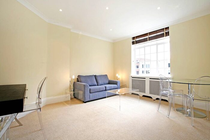 1 Bedroom Flat For Sale In Daver Court, Chelsea Manor Street, SW3