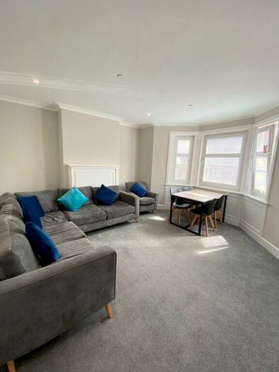 4 Bedroom Flat To Rent In West Savile Terrace, Newington, Edinburgh, EH9