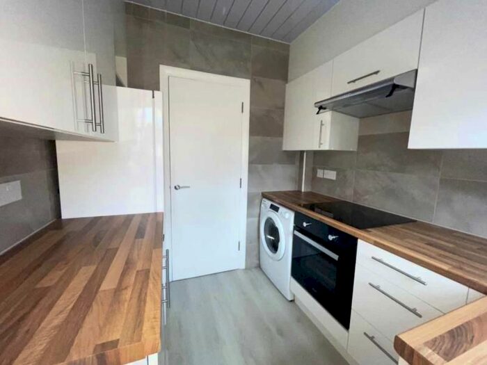 4 Bedroom Semi-Detached House To Rent In Ash Crescent, Headingley, Leeds, LS6