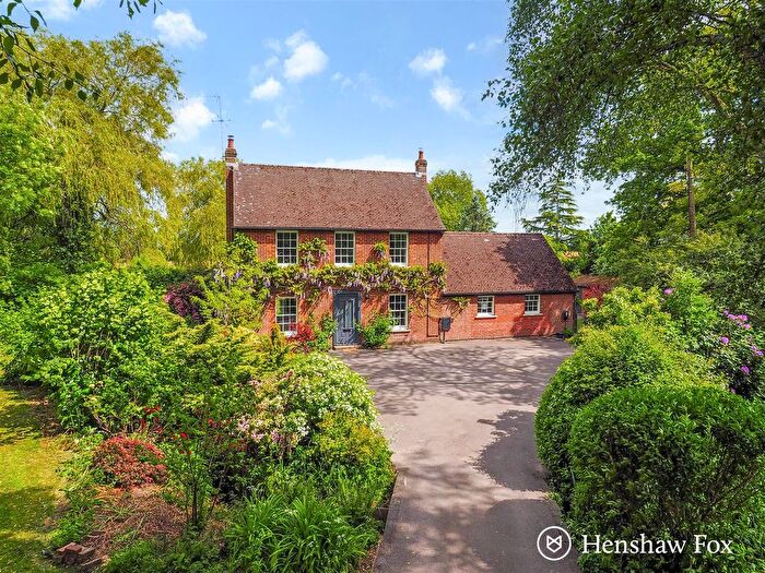 4 Bedroom Detached House For Sale In Nutburn Road, North Baddesley, Hampshire, SO52
