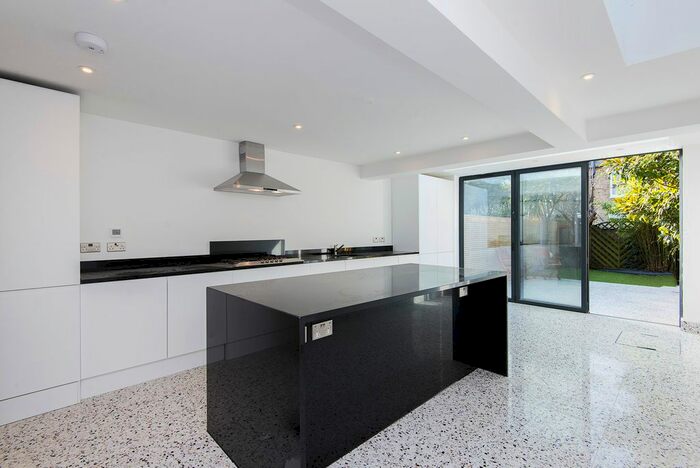 4 Bedroom Property To Rent In Pepys Road, London, SW20