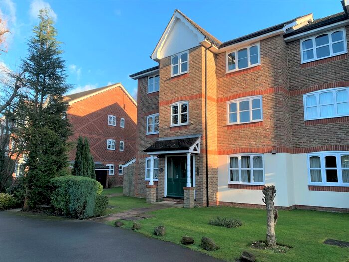 1 Bedroom Flat To Rent In Foxlands Close, Leavesden, Watford, WD25