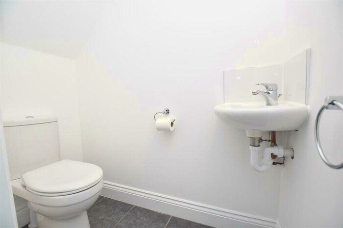 2 Bedroom End Of Terrace House To Rent In Eastwoodbury Lane, Southend-On-Sea, SS2