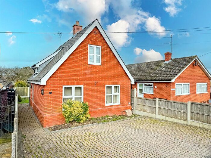 2 Bedroom Chalet For Sale In Alpha Road, Point Clear, Essex, CO16
