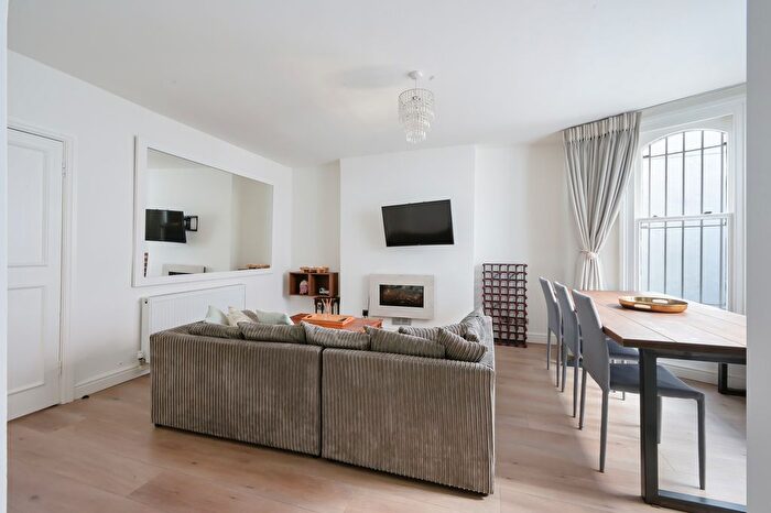 2 Bedroom Flat To Rent In Comeragh Road, W14