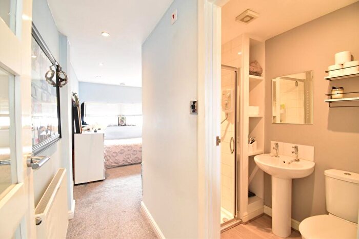 3 Bedroom End Of Terrace House For Sale In Robins Close, Lenham, ME17