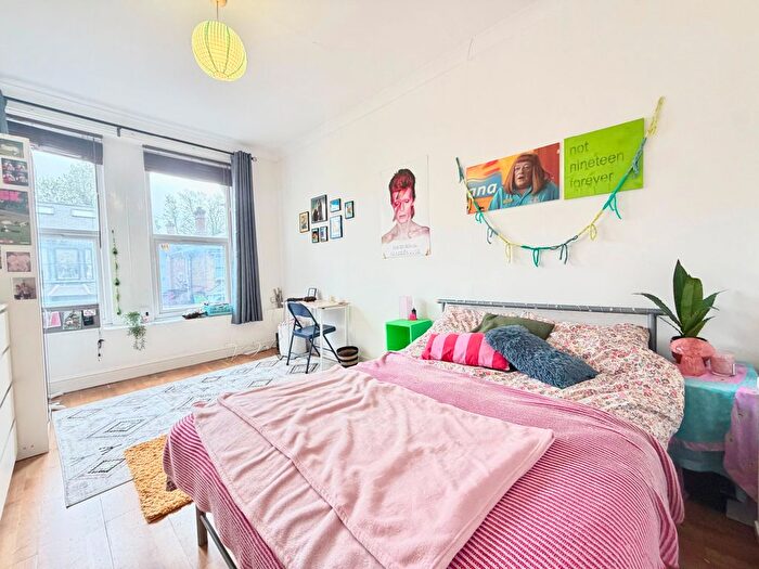 3 Bedroom Flat To Rent In Turnpike Lane, London, N8