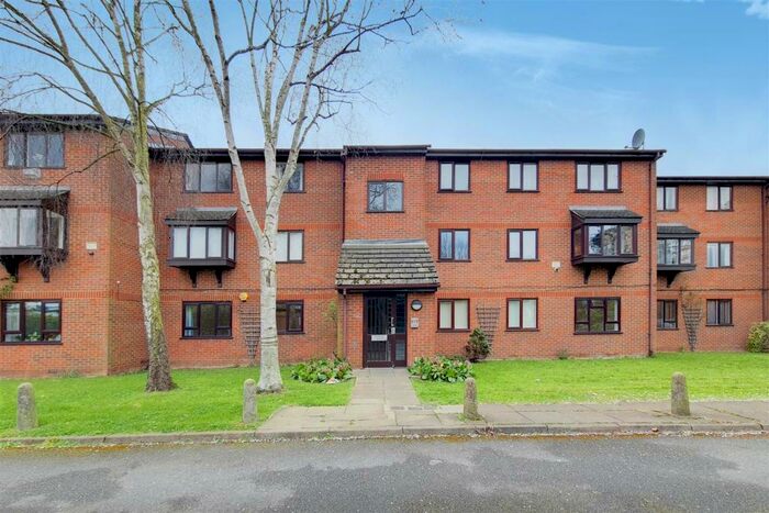 1 Bedroom Flat To Rent In Northcott Avenue, Wood Green, N22