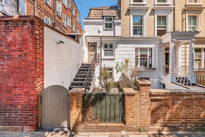 3 Bedroom End Of Terrace House For Sale In Bamborough Gardens, Shepherds Bush, W12