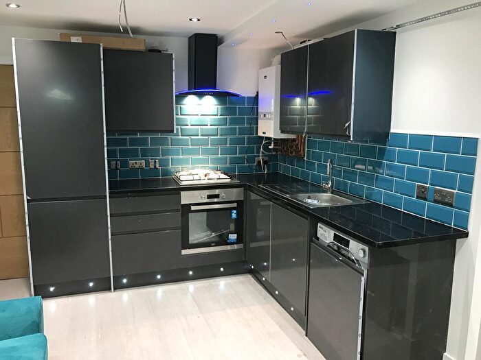 2 Bedroom Flat To Rent In Brynmill Avenue, Swansea, SA2