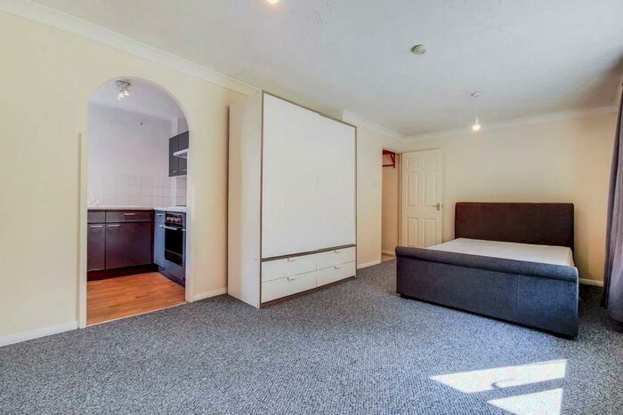 Studio To Rent In Linwood Close, Denmark Hill, London, SE5