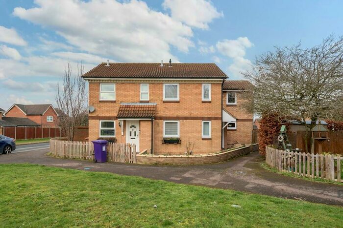 3 Bedroom Semi-Detached House For Sale In Orwell View, Baldock, SG7