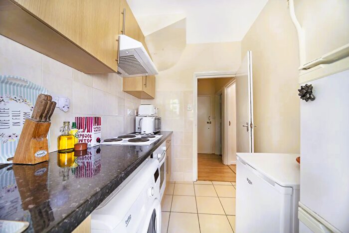 1 Bedroom Flat To Rent In Wulfstan Street, London, W12